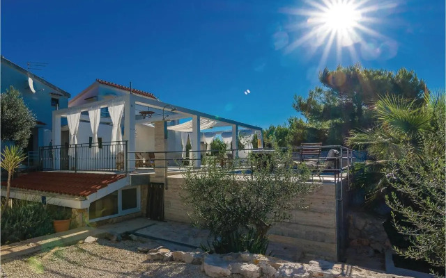 One-Bedroom Apartment in Vir