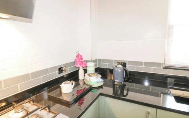 6 Fidlers Close