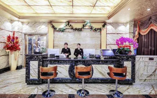 Yuechen Hotel (Xietaizi Subway Station)