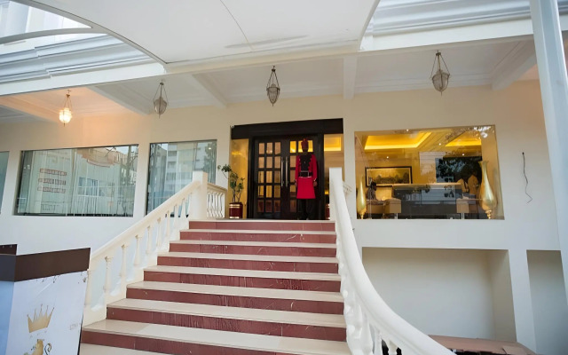 Royal Reve Hotel