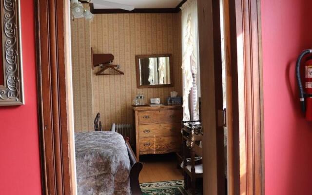 Reynolds House Inn & Motel