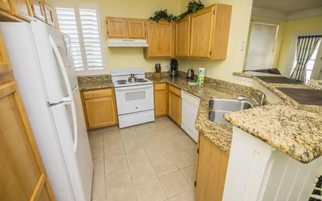 Bright Runaway Beach Condo