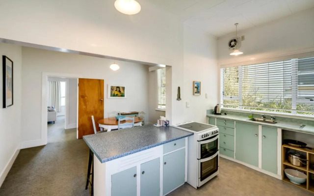 Views on Colenso - Napier Holiday Home