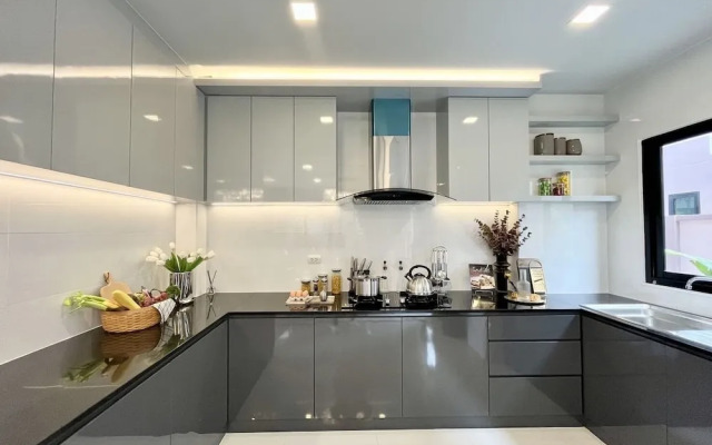 Southern Peak Pool Villa HuayYai Pattaya