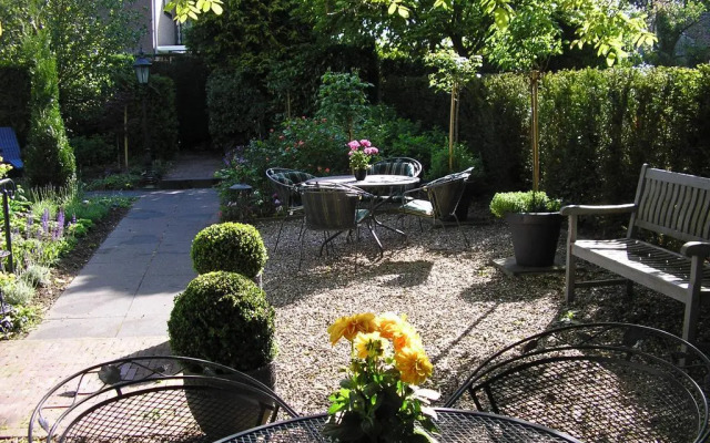 Walnut Lodge Bed & Breakfast