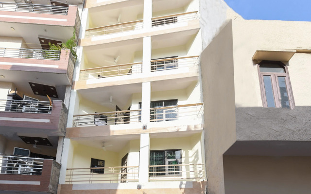 OYO 22394 Club Residency