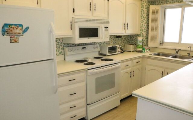 Jamaica Royale 703 - 2 Br Condo