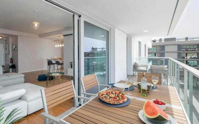 Alameda Formosa I by An Island Apart