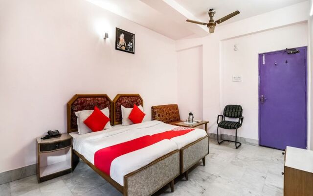 OYO 11732 Maharaja Inn