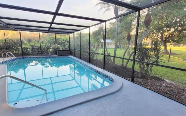 Remodeled 4BR Pool Home / Golf View/Near Beaches