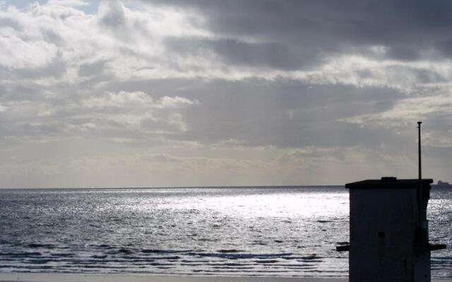 No.27 Ayr Beach - Coorie Doon
