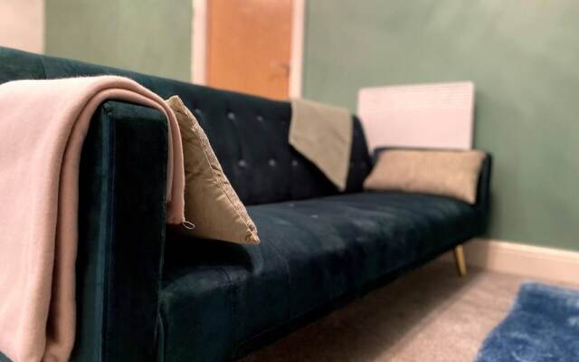 Stunning 2-bed Serviced Apartment in Swindon