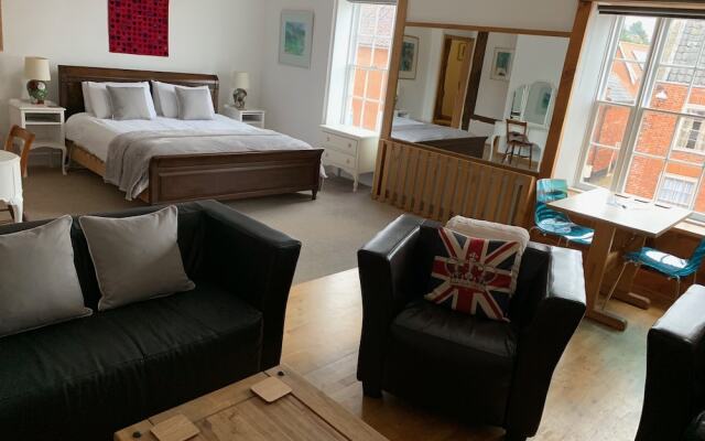 Rooms at no Three, Chameleon House