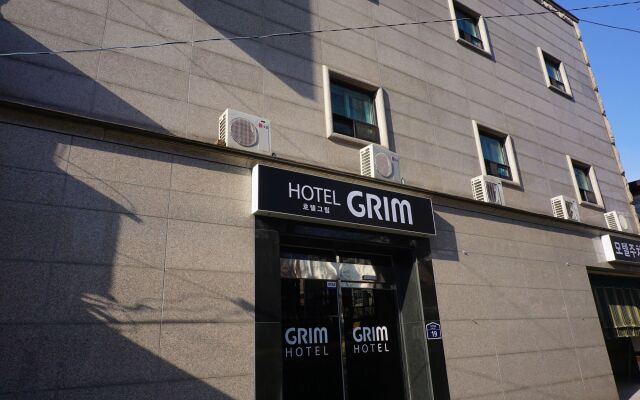 Grim Hotel