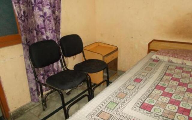 Deluxe Stay near ISBT