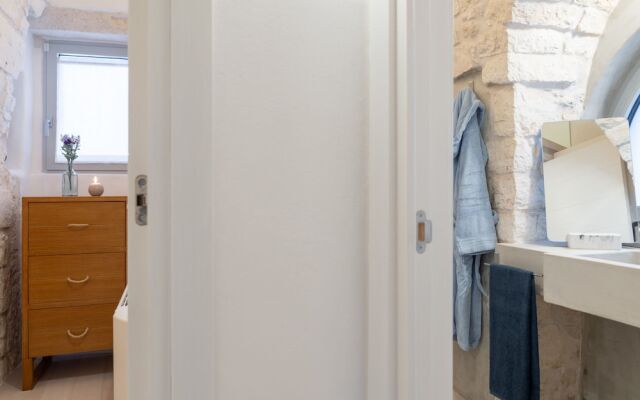 Stone apartment with Terrace by Wonderful Italy