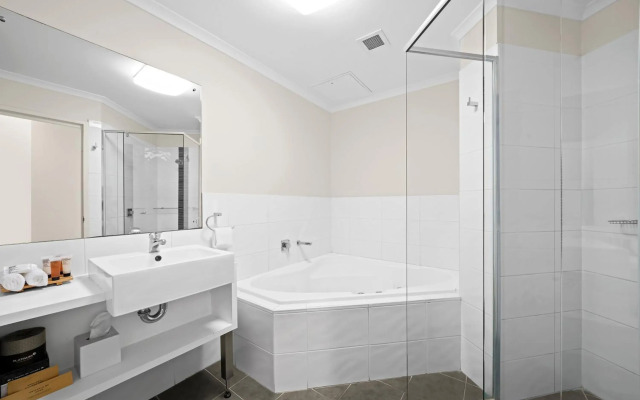 Macquarie Waters Boutique Apartment Hotel