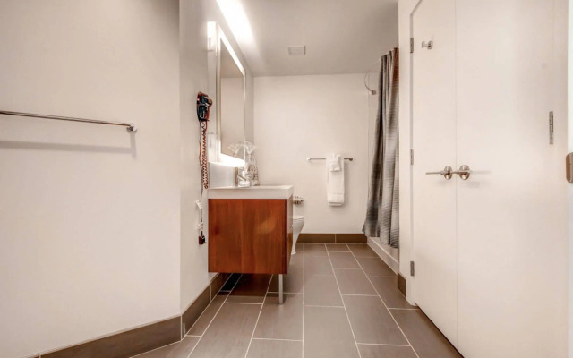 Global Luxury Suites at The Financial District