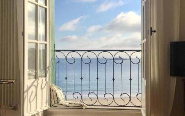 Bel Appartement 115m2 vue mer les pieds dans l'eau