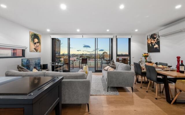 StayCentral - East Brunswick Penthouse with Study
