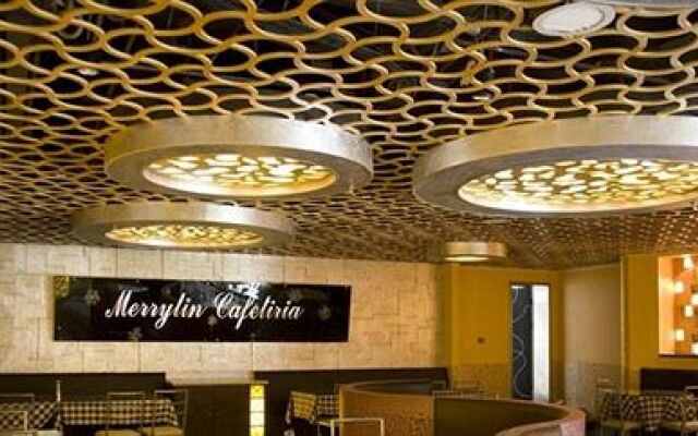In Three Eight Mo Taiyi Plaza Dalian