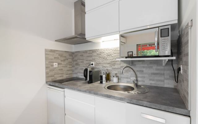 Appartement 2 pièces au calme proche Martinez avec parking privé