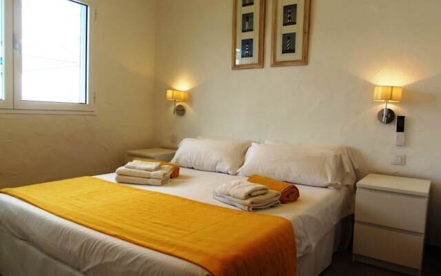 Villa 6 People, Heated Pool, Seafront, Great Location