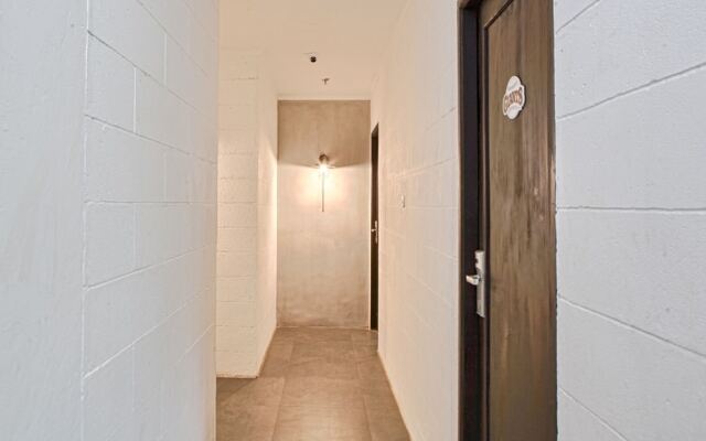 RedDoorz Plus near Asia Afrika 2