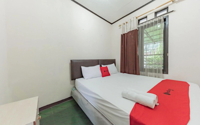 OYO 677 Rianes Family Guest House