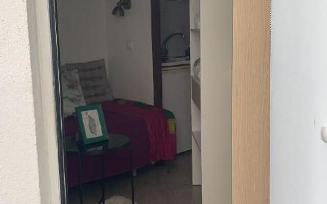 GoBeach Small studio 8sq completely independent
