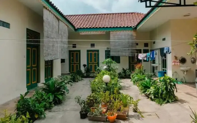 Ngadiwinatan Alleyway Guest House Jogja