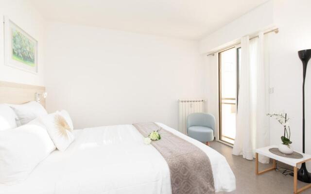 On la Croisette: luxe 2 bedrooms/ 2 baths