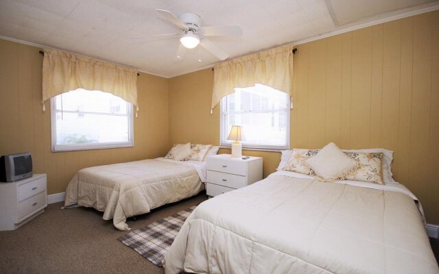 Pelican Beach Beach Front 4 s 4 Br home by RedAwning