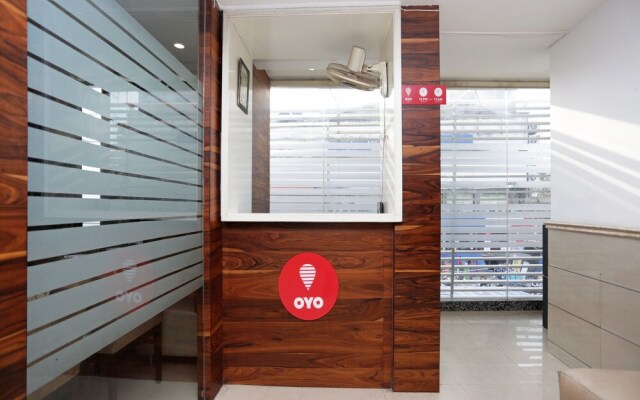 OYO 13214 Hotel Metro 7x11