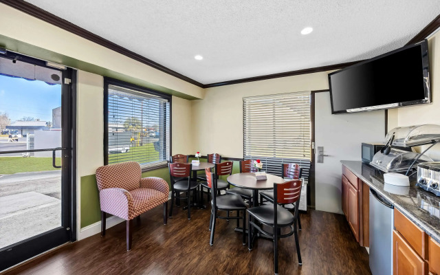 Americas Best Value Inn Ft. Jackson