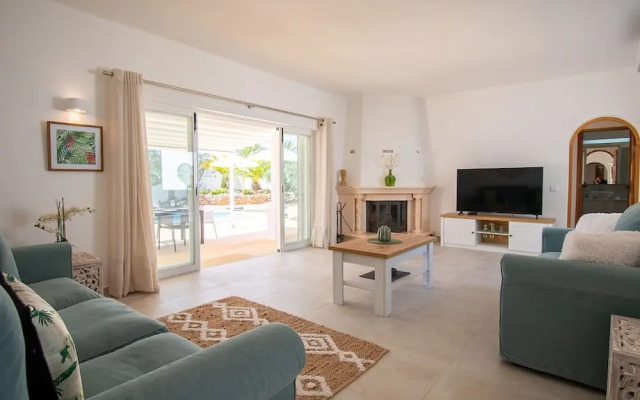 Pomba Beautifully Renovated With Heated Pool