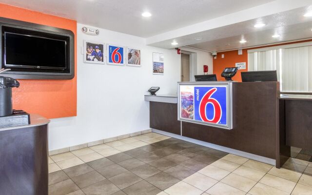 Motel 6 Tempe, AZ – Phoenix Airport – Priest Dr