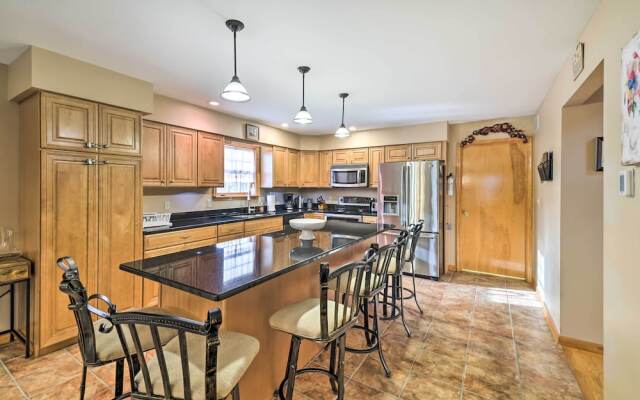 Hot Tub, Lake Access: Spacious Poconos Getaway!