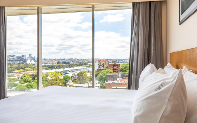 Holiday Inn Sydney Potts Point by IHG