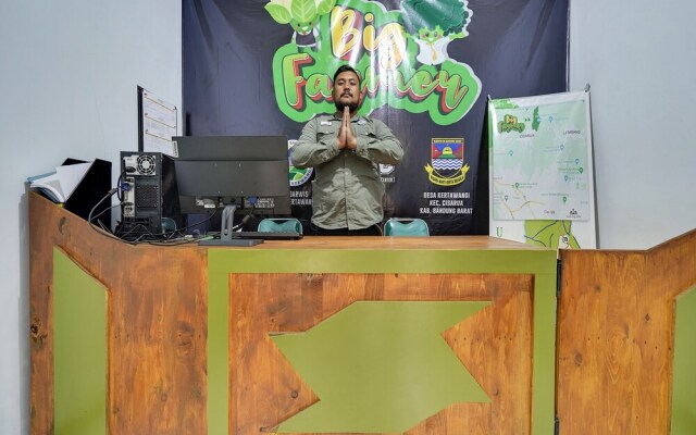 OYO Homes 91156 Eco Tourism Big Farmer Desa Kertawangi Syariah