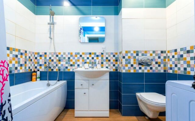 Какаду на проспекте Александровской фермы д. 8