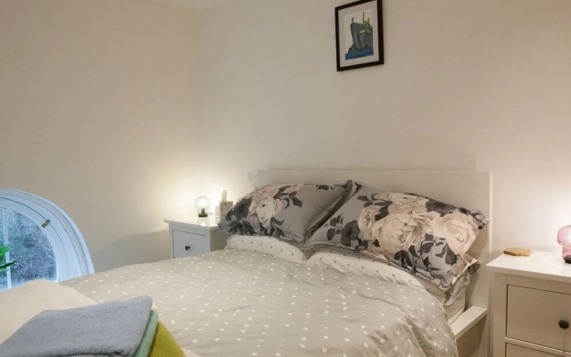 Bright & Modern 1-bedroom Flat in East London