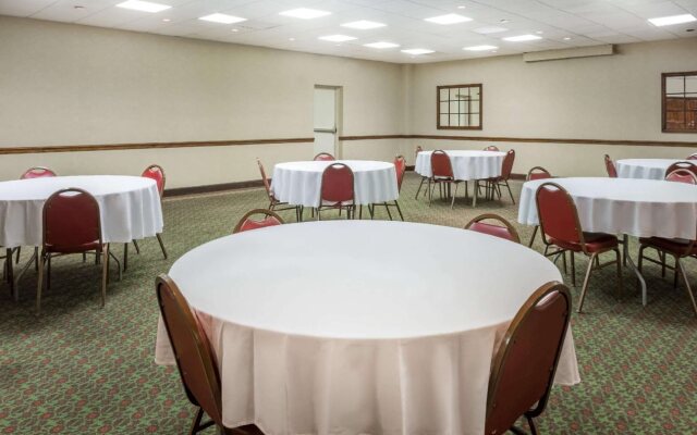 Ramada by Wyndham Perry Near Fairgrounds