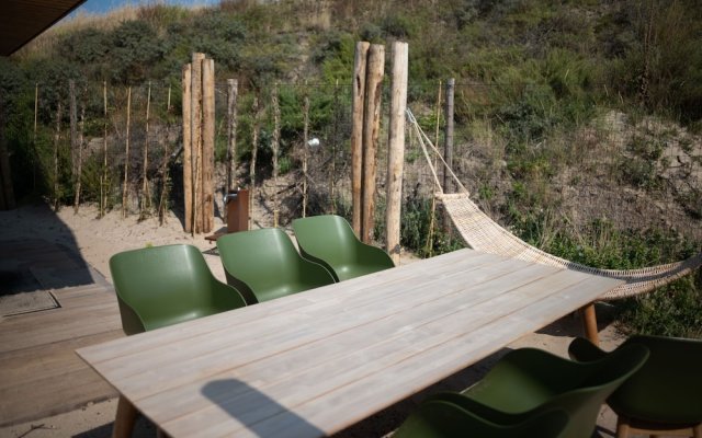 Modern, Trendy Nature Theme Lodge, Just 100 M. From The Sea