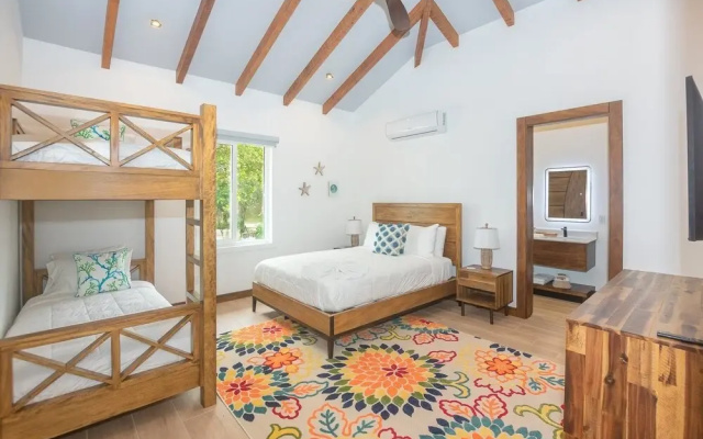 Casa Coral 2 Bedroom Home by RedAwning