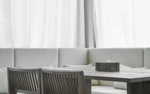 Chunfeng Baiyang Waiting For The Wind Rustic Luxury Hotel