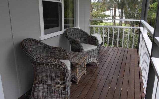 Paradise Bungalow Waterfront – Balcony – Sanctuary Point