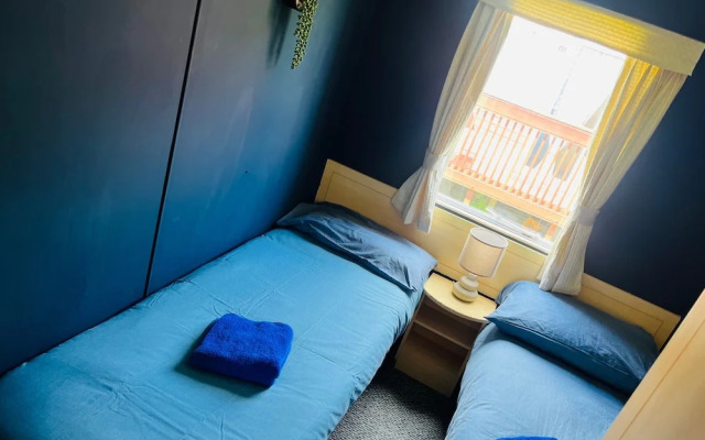 4 Bed Seaside Caravan, Free Wifi Pet Friendly