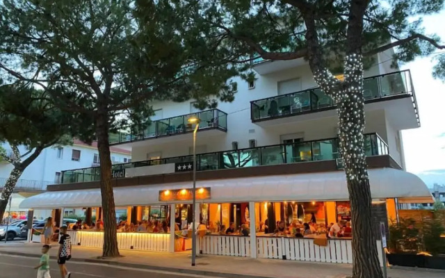 La Maison Hotel