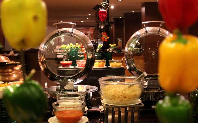 Radisson Blu Plaza Hotel Hyderabad Banjara Hills